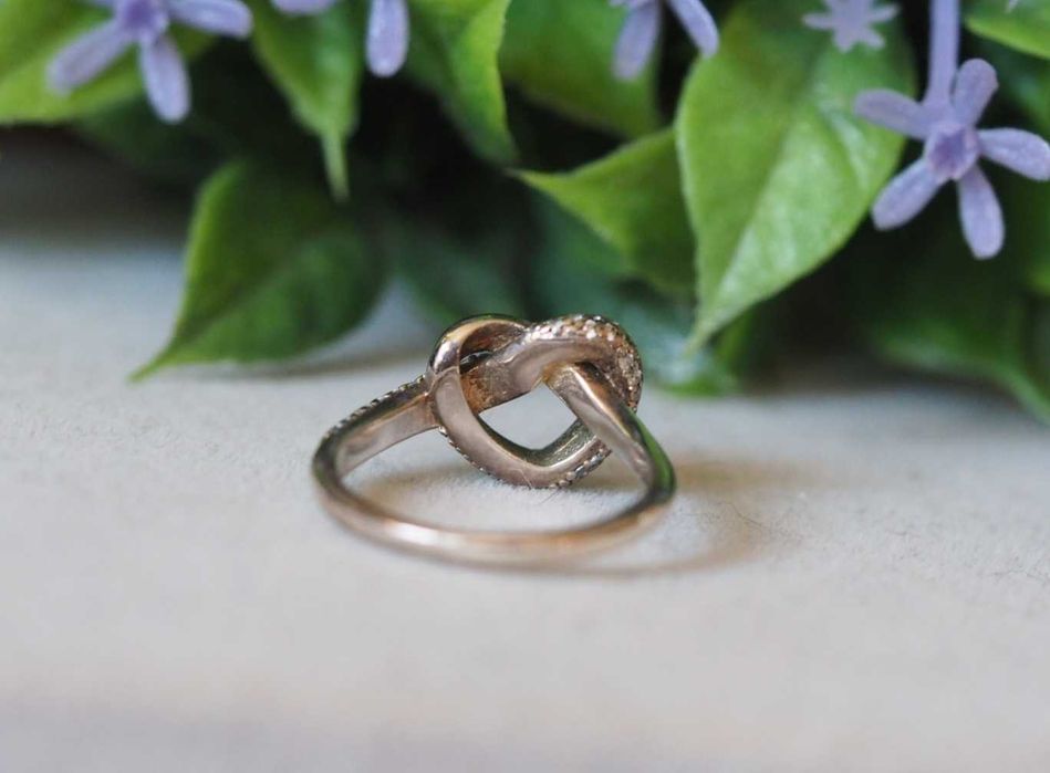 Pierścionek srebrny 925. Przeplatane serce. Na Walentynki. R. 14.