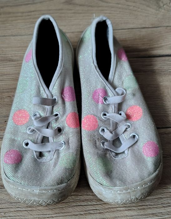 Buty trampki dziewczęce w groszki 33