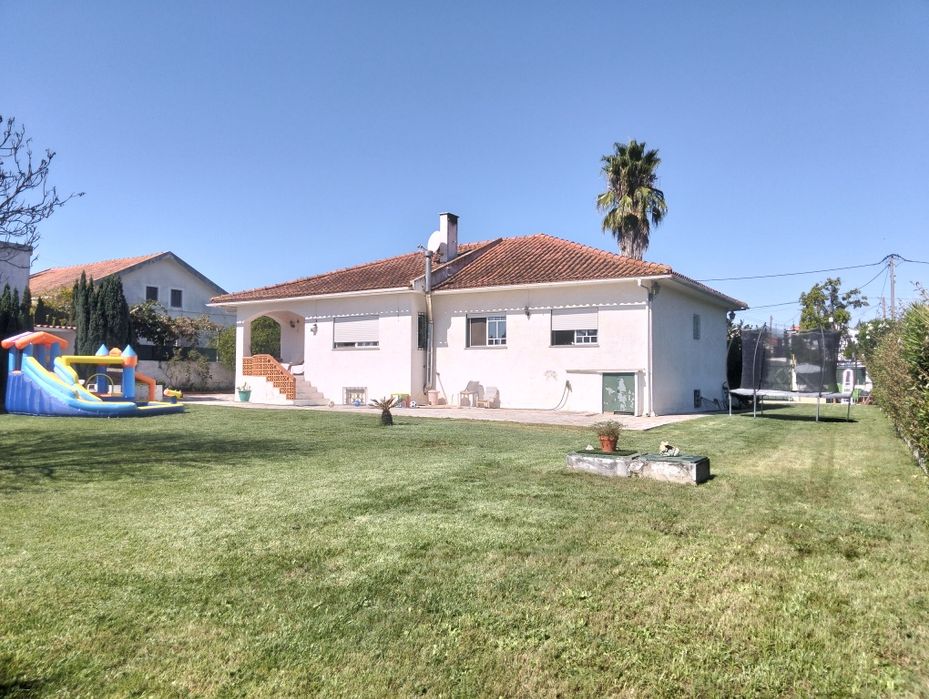 Aluguer de Espaço p/ Festas com Piscina e Churrasqueira  e espaço INTERIOR