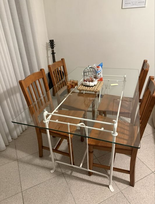 Mesa de jantar de vidro + cadeiras
