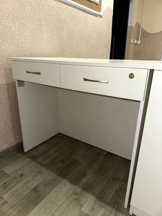 Стіл, тумба, вітрина б/у