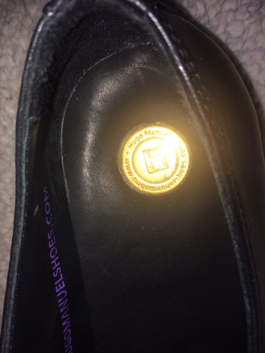 Sapatos em pele cosidos a mão