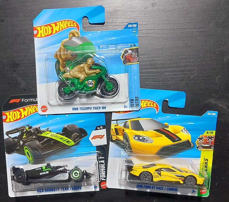 Vários hot wheels