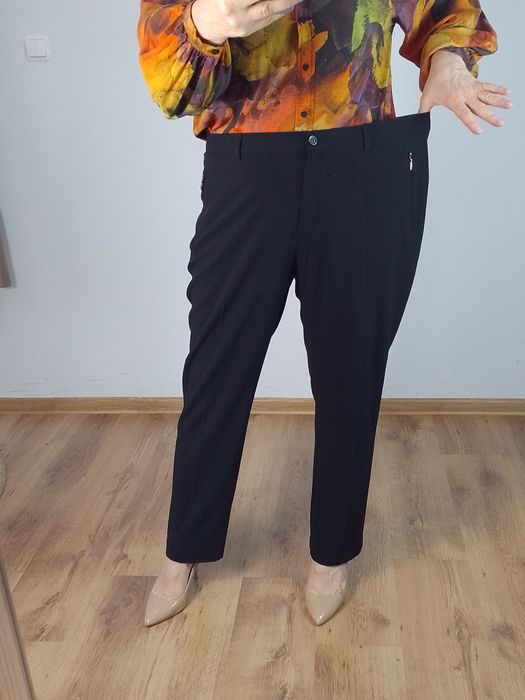 Czarne eleganckie spodnie damskie proste klasyczne wysoki stan