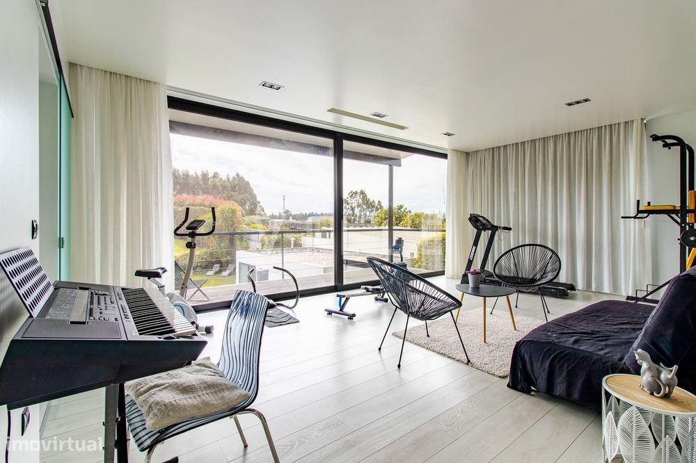 Moradia T4+1 em Ílhavo, com jardim, garagem fechada