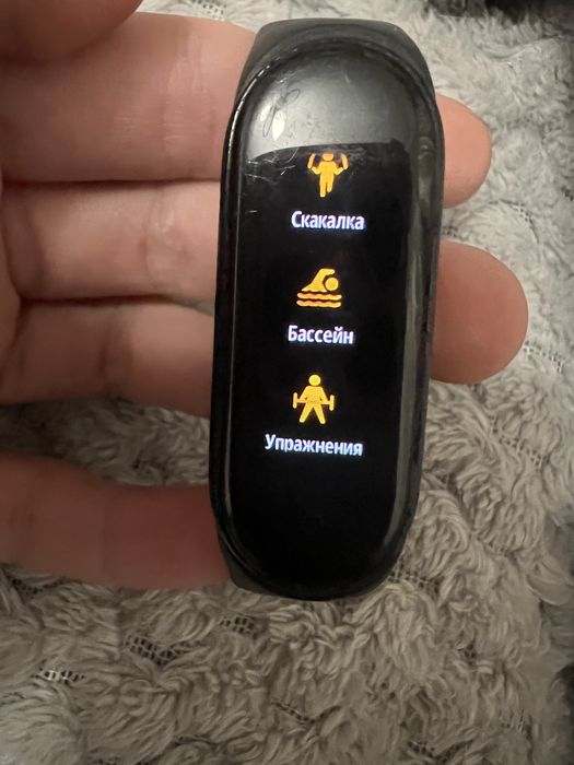 Годинник Mi band 5. Браслет. Зарядний пристрій в комплекті.