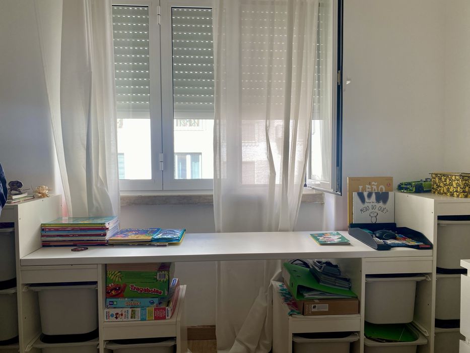 Duas combinação de arrumação bran/cinz