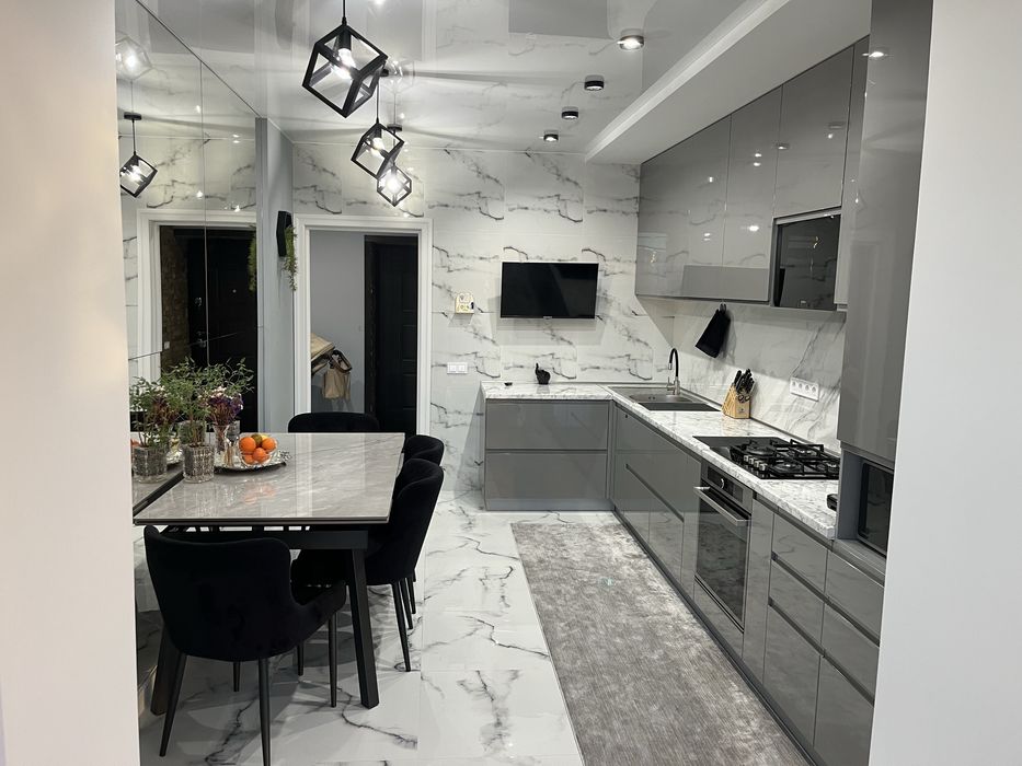 Двокімнатна квартира з меблями та технікою