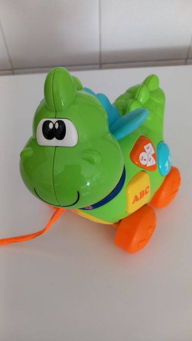 BRINQUEDO DIDÁTICO DRAGÃO FALANTE CHICCO.Com pilhas.Casa,Sala,Quarto.