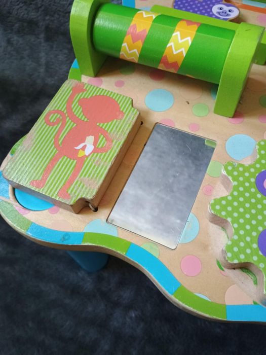 Drewniany stolik edukacyjny. Melissa & doug