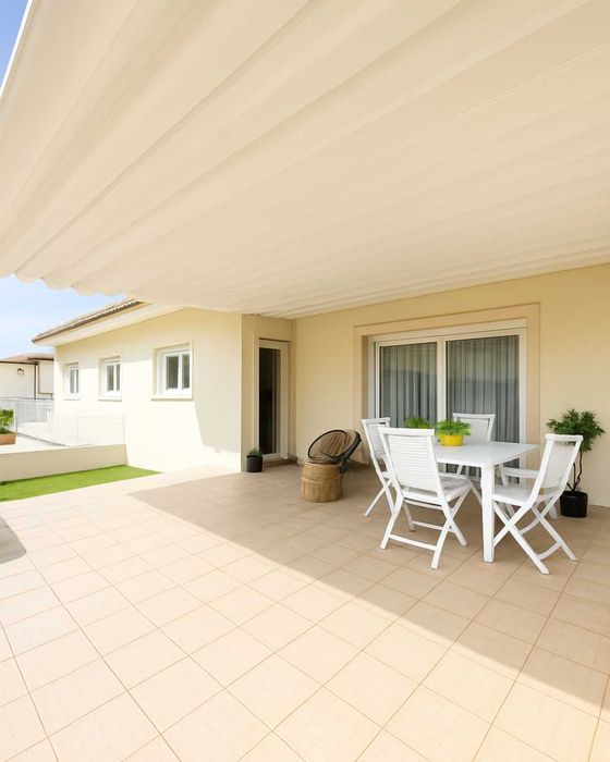 Moradia T3 de Luxo 800 m², Piscina Aquecida, Jardins, Garagem 4 Carros