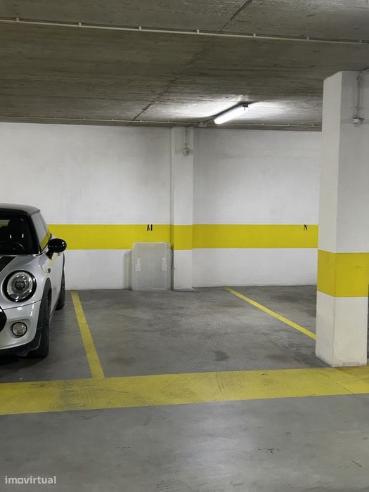Apartamento T2 com Varanda e Garagem em Aveiro