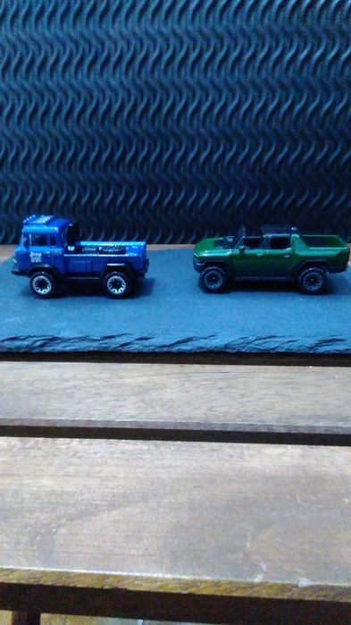 Miniaturas de Jeep FC e GMC Hummer EV