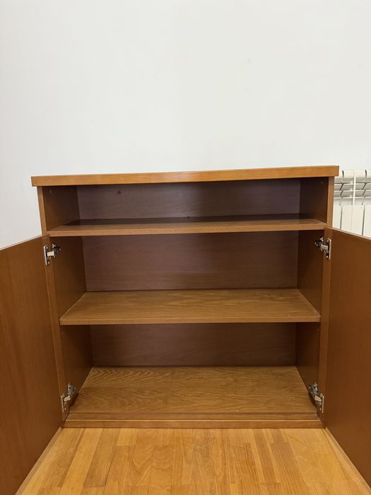 Aparador / Móvel de arrumação – com portas e prateleiras