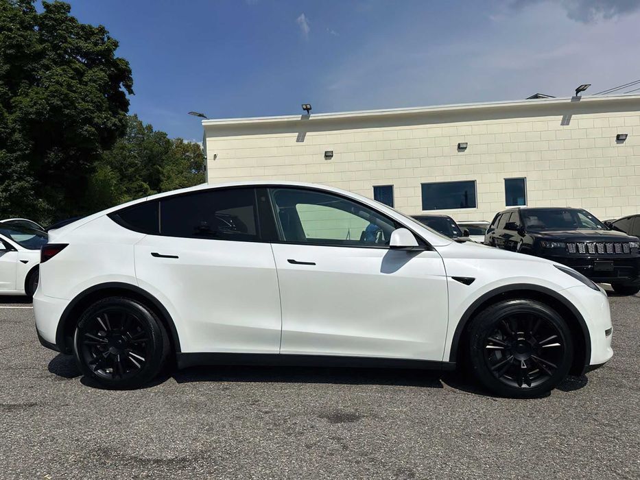 Tesla Model Y Long Range      2021