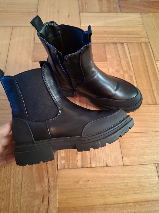 Botas pretas pouco uso