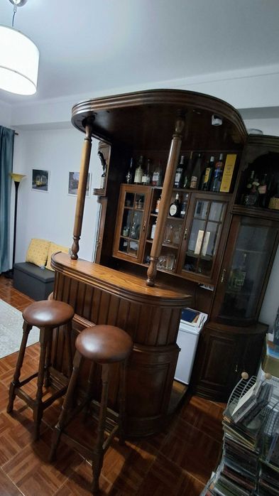 Bar madeira maciça (aos burlões, não percam tempo)