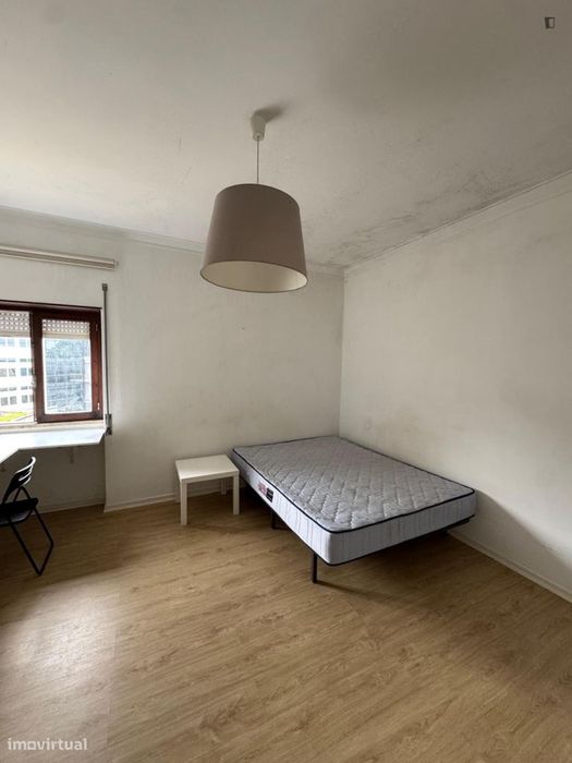 Quarto - localizado em São Romão Coimbra