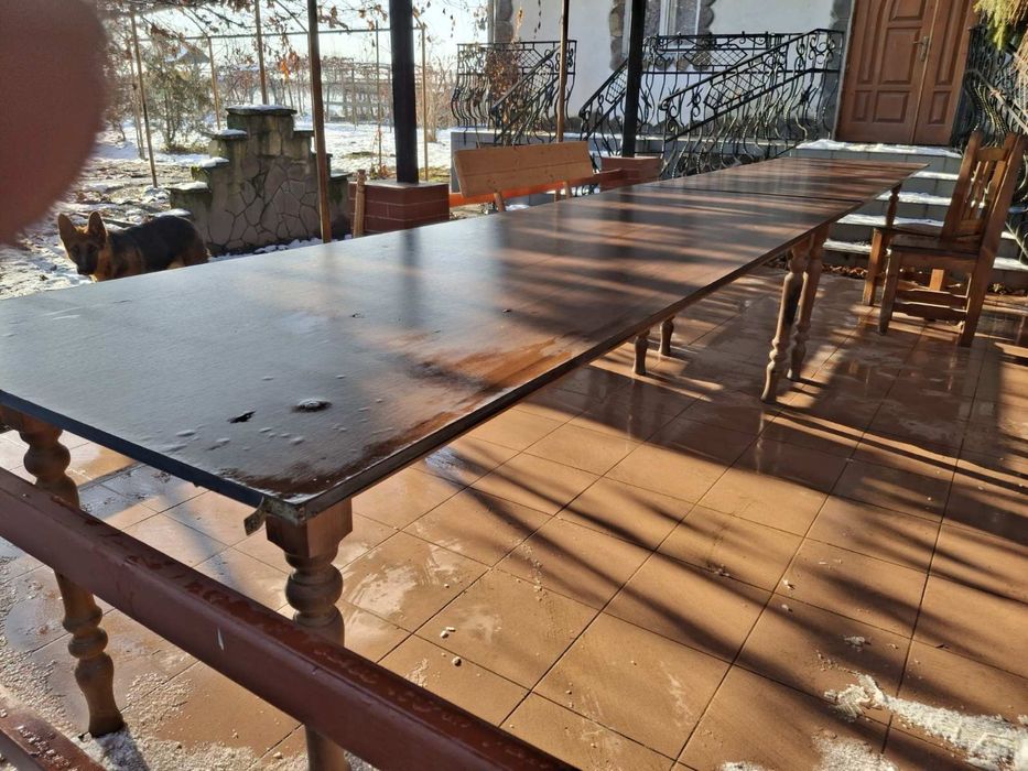 Стіл великий