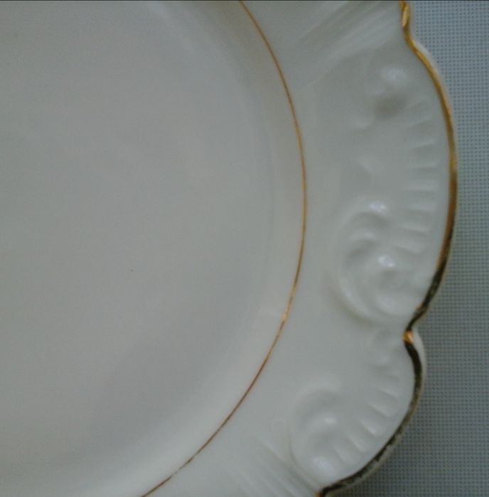 Prato branco com dourado Vista Alegre (1881 ~ 1921)