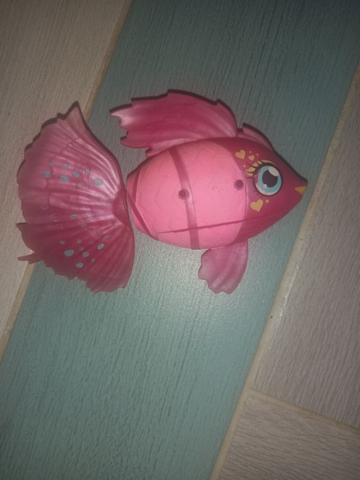 Аквариум с  интерактивной  рыбкой