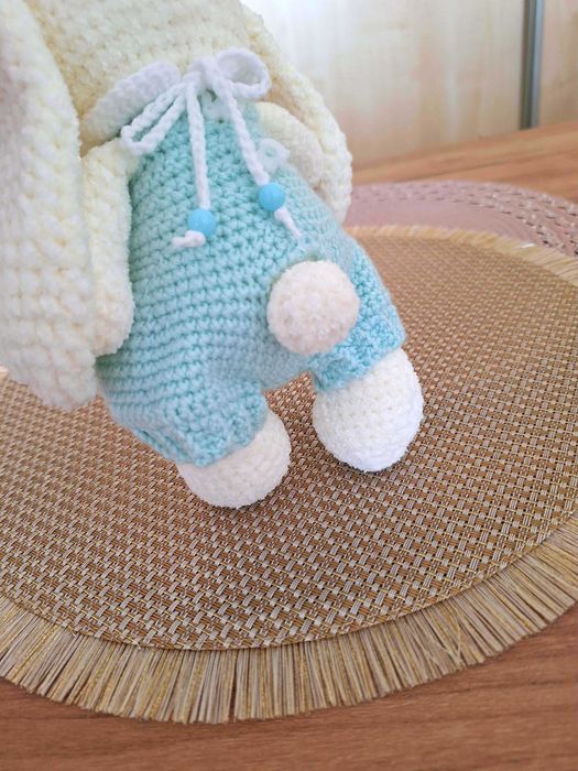 Królik, maskotka, handmade na szydełku.