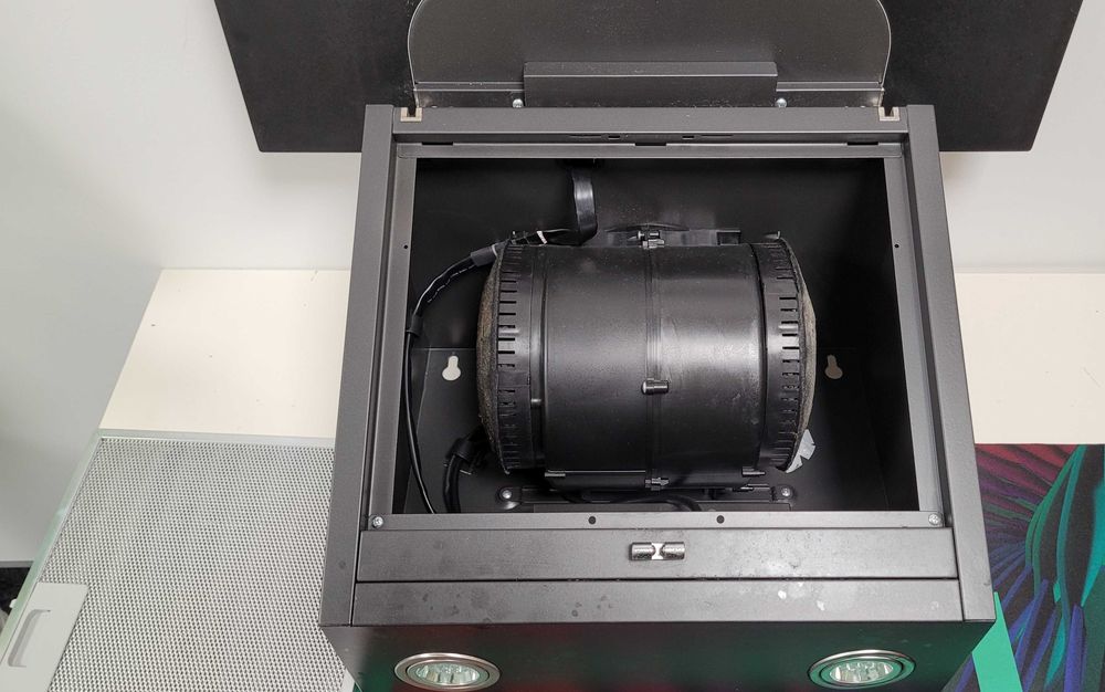 Okap kominowy Whirlpool AKR 038 G BL