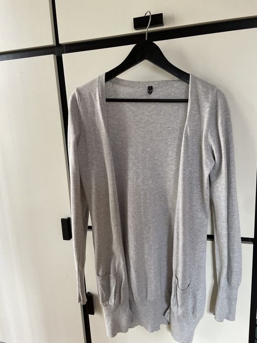 Jasnoszary, długi sweterek, kardigan na guziki