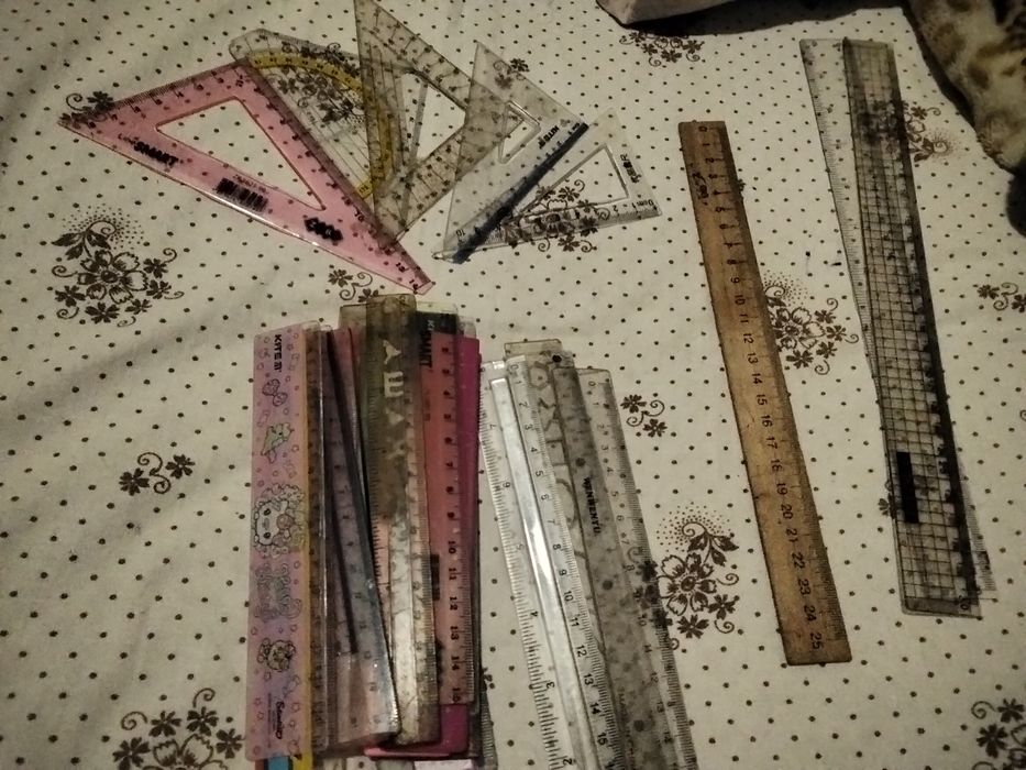 Канцелярія олівці ручки лінійка гумка обкладинка файли папір А4