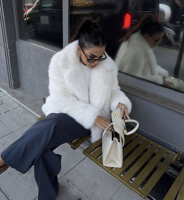 Біла шубка від Zara