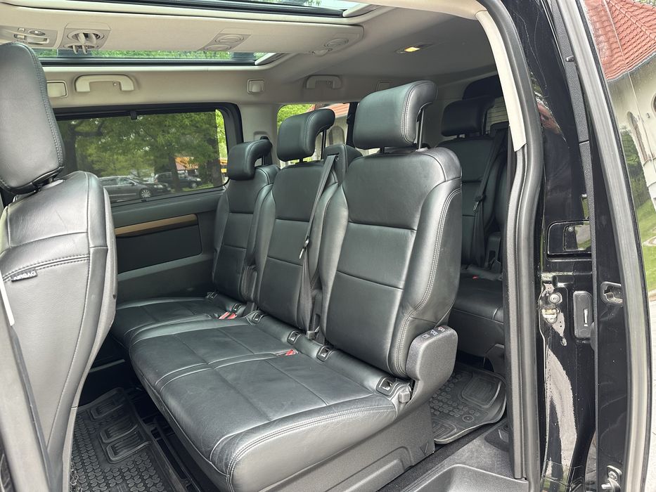 Wynajem Toyota ProAce  Wersja VIP 8-osobowa Extra Long