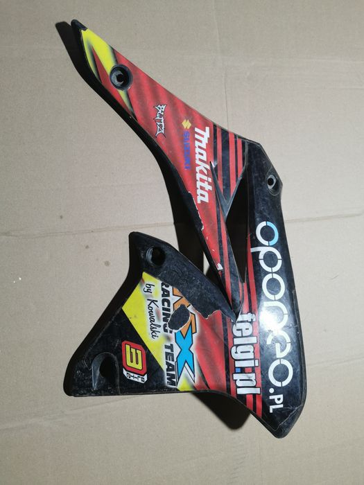 Suzuki RMZ 250 osłona owiewka boczna przod prawa obudowa panel