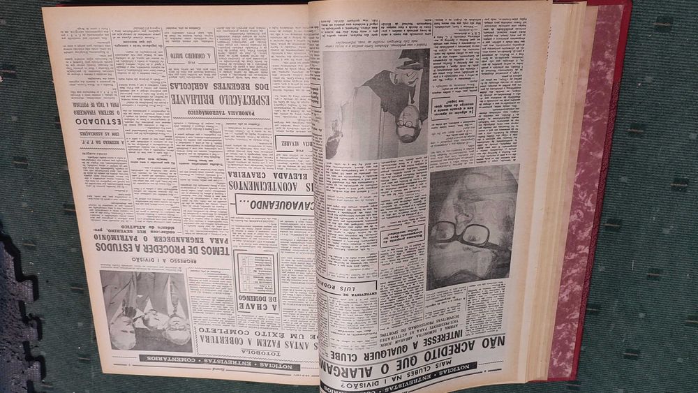 49 Jornais Record de 1971 encadernados num único volume