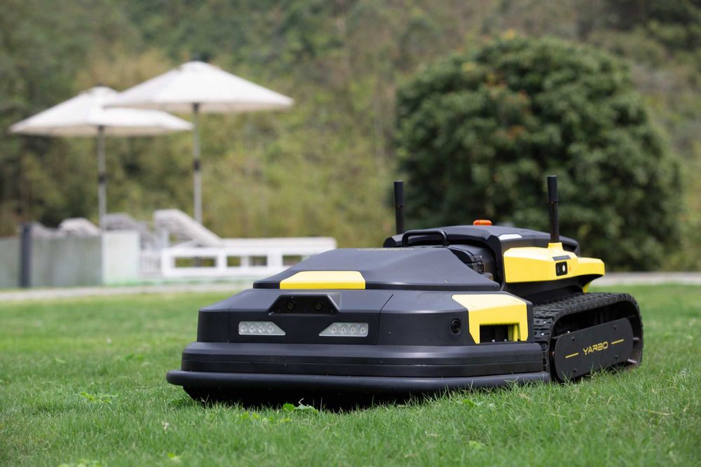 Robot modułowy Yarbo Yard z modułem koszącym