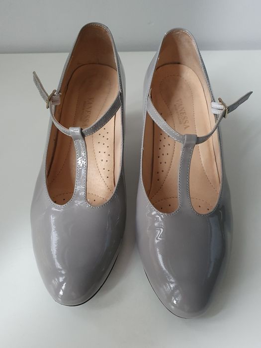 Czółenka skórzane lakier 38