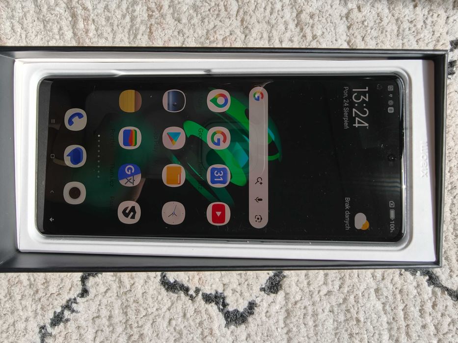 Telefon Xiaomi 12 Pro + Ładowarka 120W +trzy etui