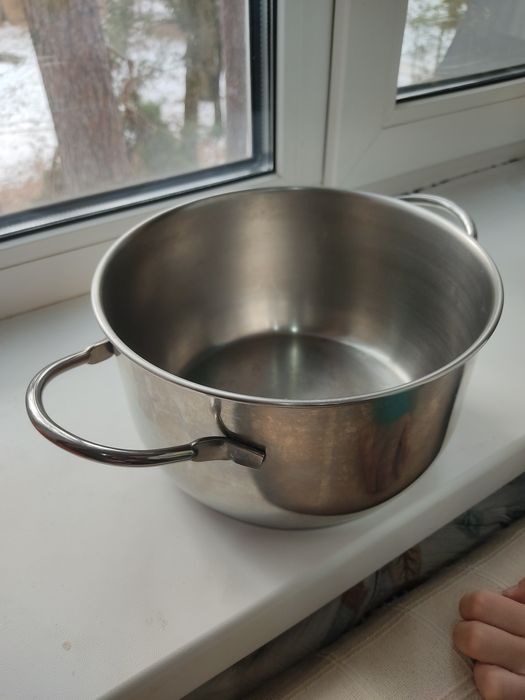 Каструля 2 літри ,фірмова з нержавіючої сталі,