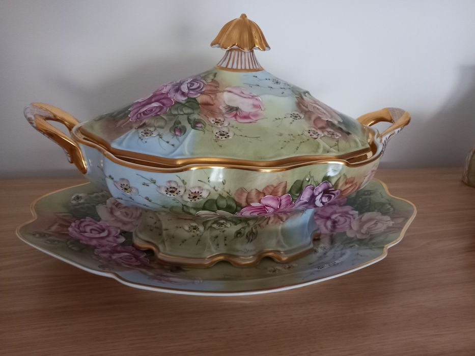 Conjunto de louça de porcelana limoges,  pintada à mão