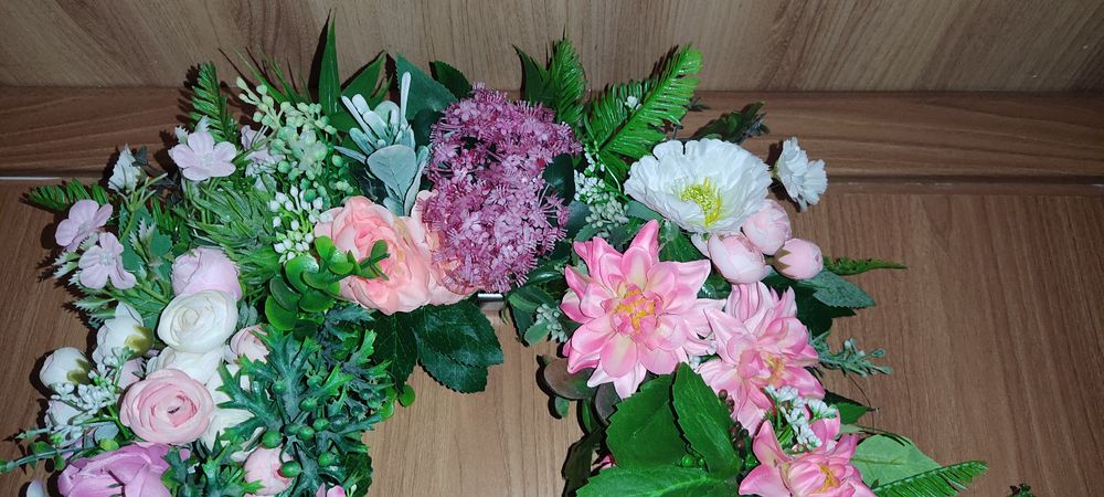 Wieniec wianek drzwi, kominek śr. ok. 47 cm biel róż. Cmentarz.