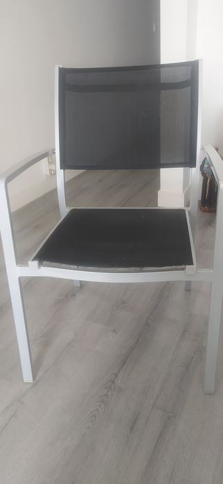 Mesa de sala e 4 cadeiras