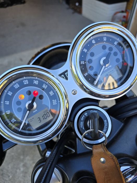 Triumph Bonneville T100  niski przebieg. ZADBANY