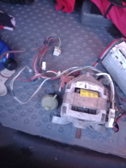 Продам двигун від пральної машинки indesit