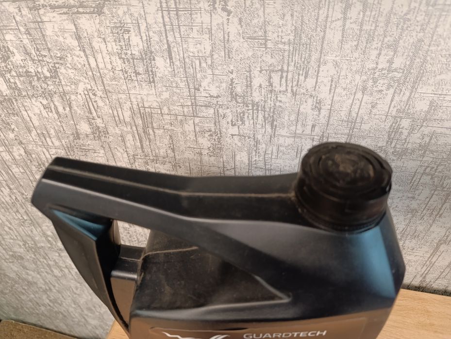 Моторна олива Wolf Guardtech