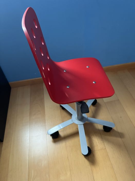 Cadeira giratória de altura ajustável