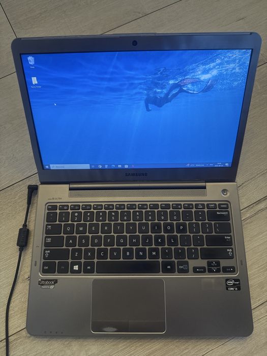 Laprop Samsung series 5 ultra intel core i3