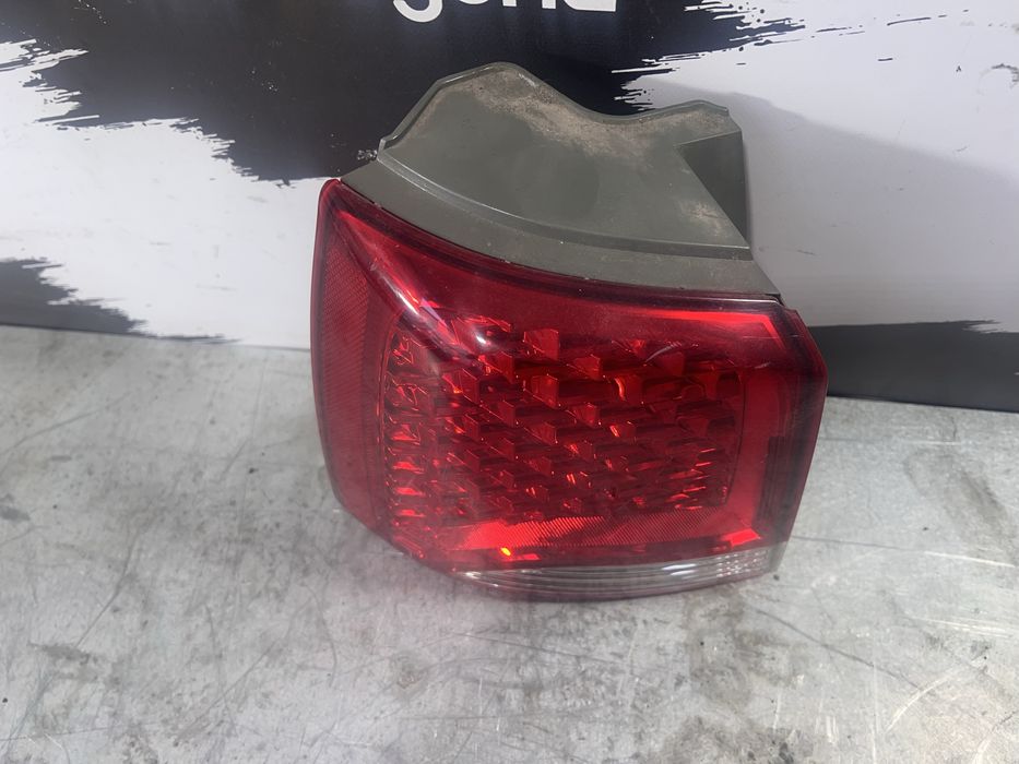 Задній ліхтар Kia Sorento 2