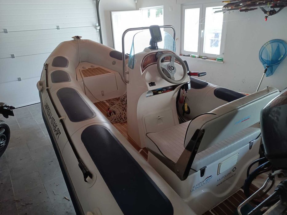 Semi rígido 25 CV 4 tempos