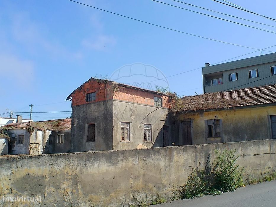Moradia T4 para venda