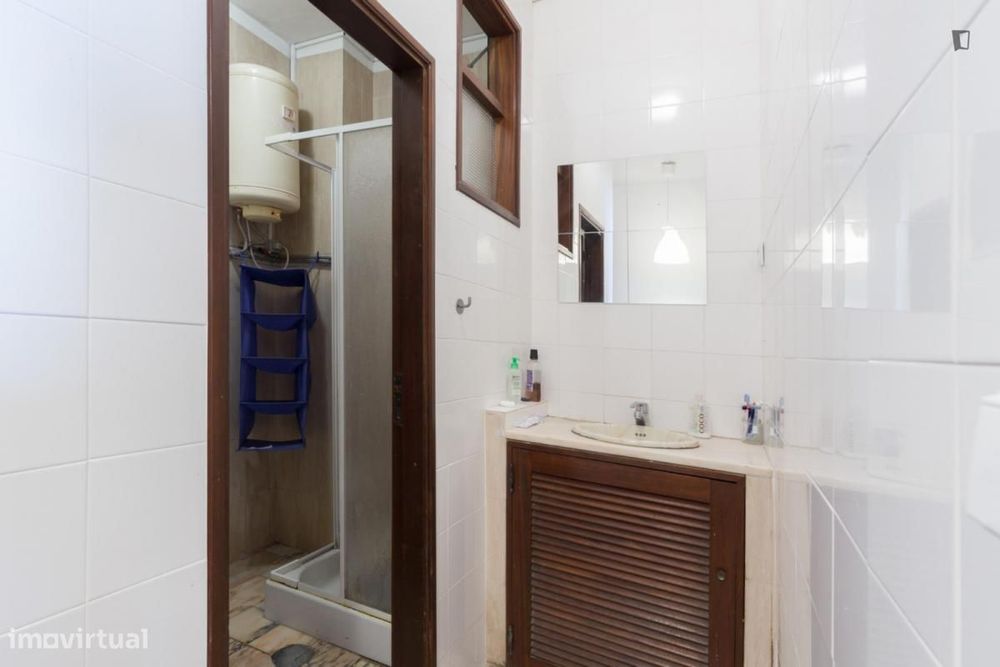 Quarto - localizado em Paranhos Porto