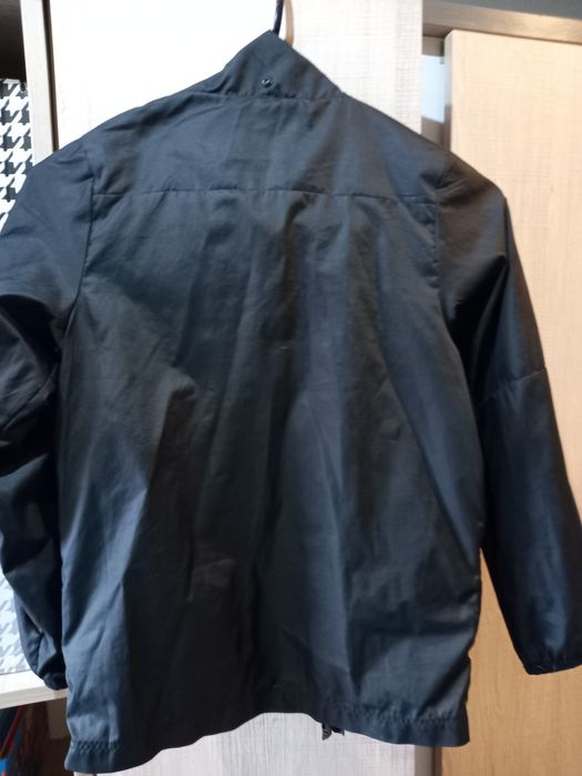 Cienka kurtka przeciwdeszczowa wiatrówka rozmiar 122 128 Nike